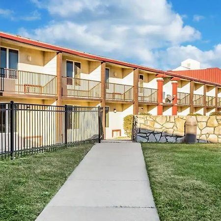 Countryside Suites Kansas City Independence I-70 East Sports Complex Hotel Экстерьер фото