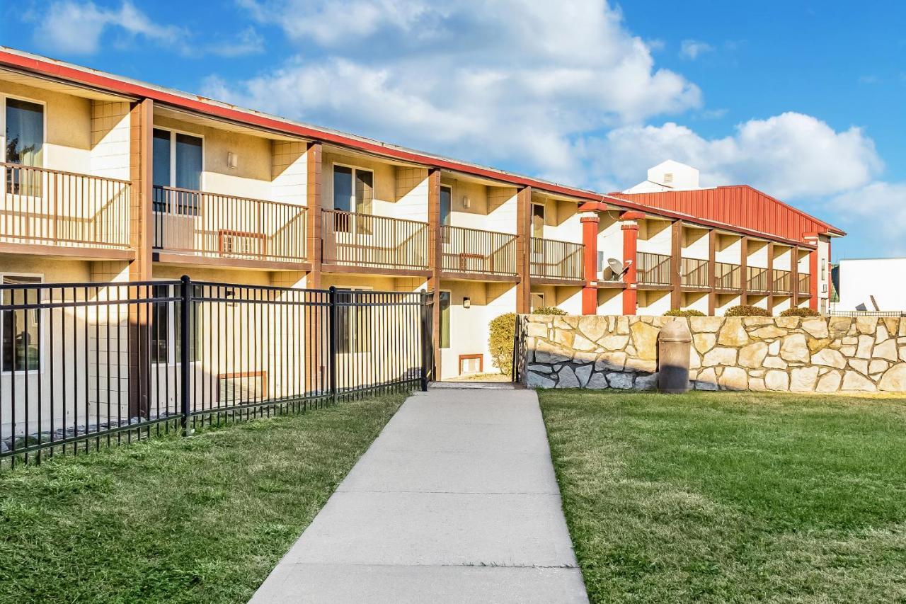 Countryside Suites Kansas City Independence I-70 East Sports Complex Hotel Экстерьер фото